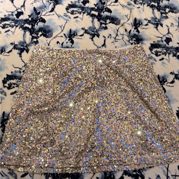 Sequin mini skirt dry cleaned size 16. Macys purchase.Above the Knee - Picture 1 of 6